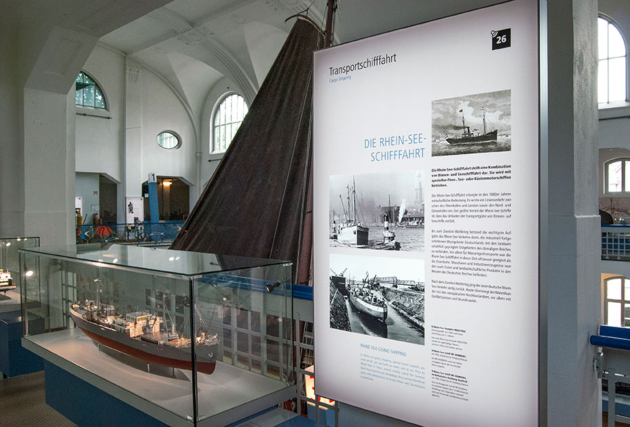 Beleuchteter Spannrahmen als Infotafel